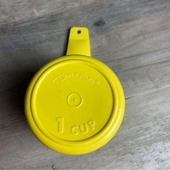 VTG Tupperware Yellow Daffodil Measuring Cup, 1 Cup, Replacement Part Nesting - Picture 4 of 4